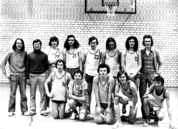Die Basketballer der 'Rudergemeinschaft Bomhard-Geusen' 1975